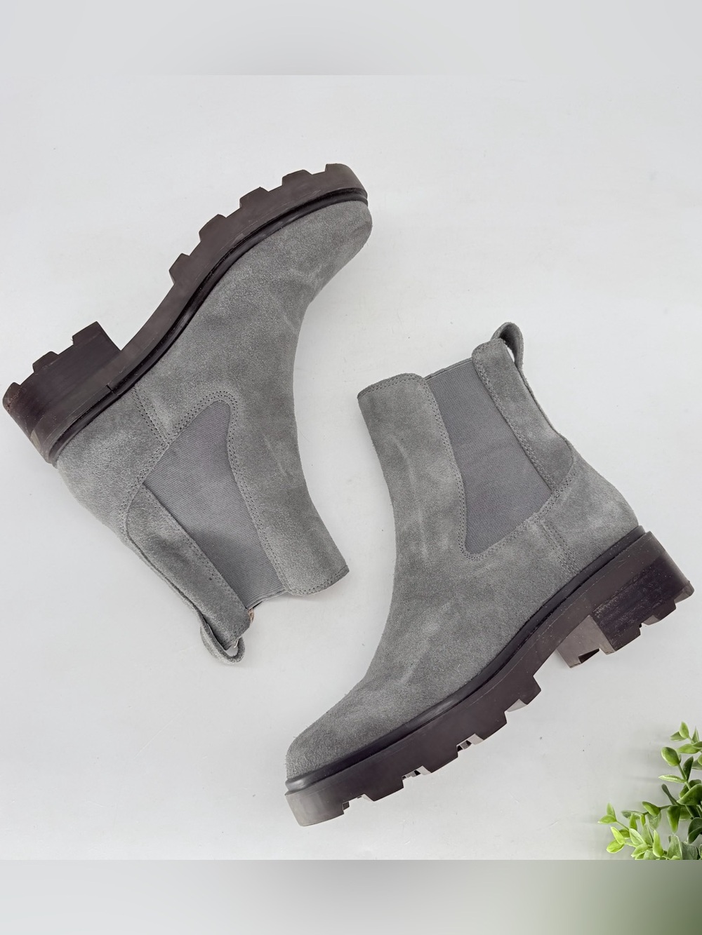 Madewell The Wyckoff Chelsea Lugsole Boot Size 6.5 Gray Suede Pull-On Ankle Boot